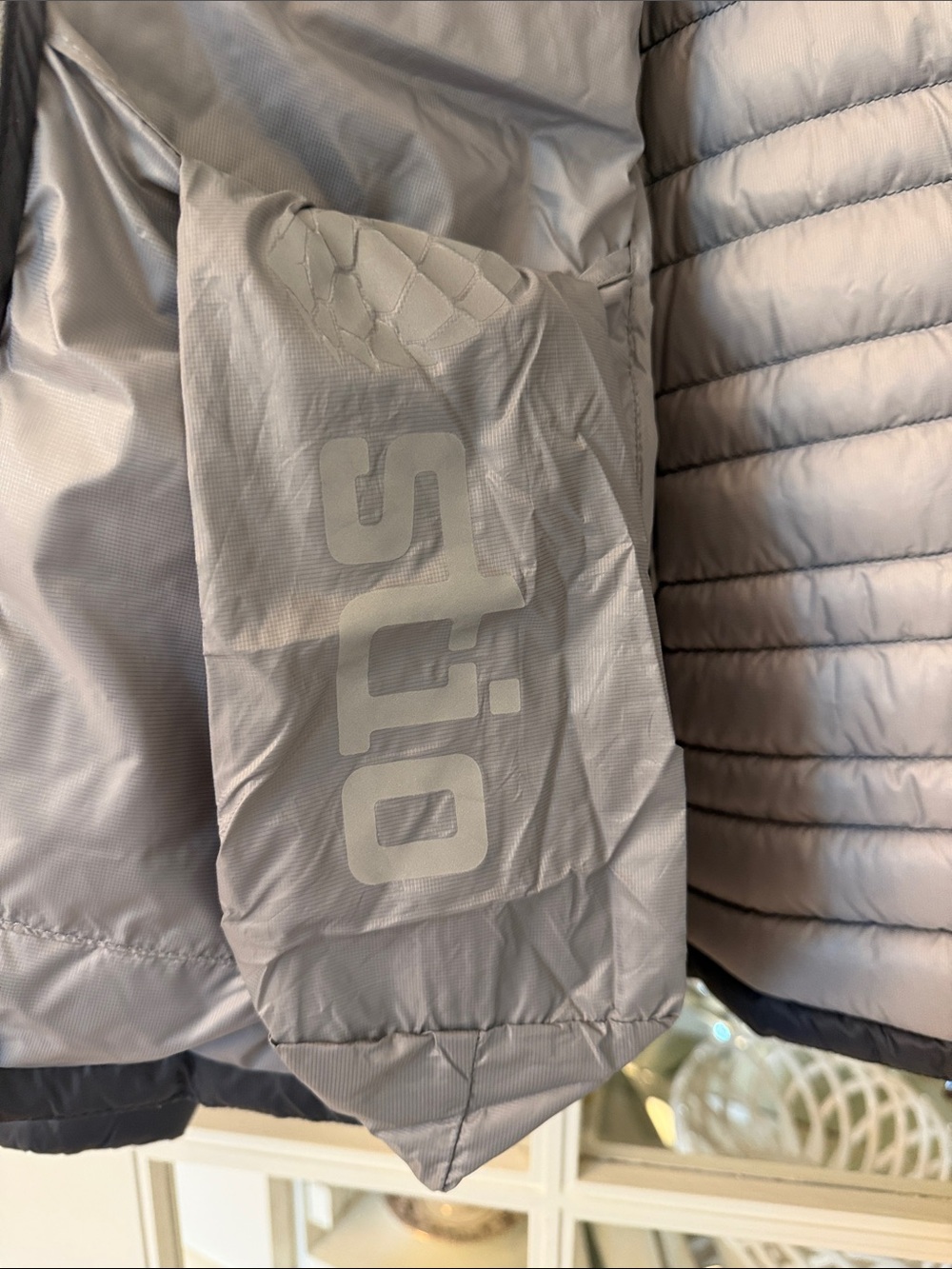 Stio Women's Lightweight Quilted Puffer Jacket - Gray - Picture 5 of 10